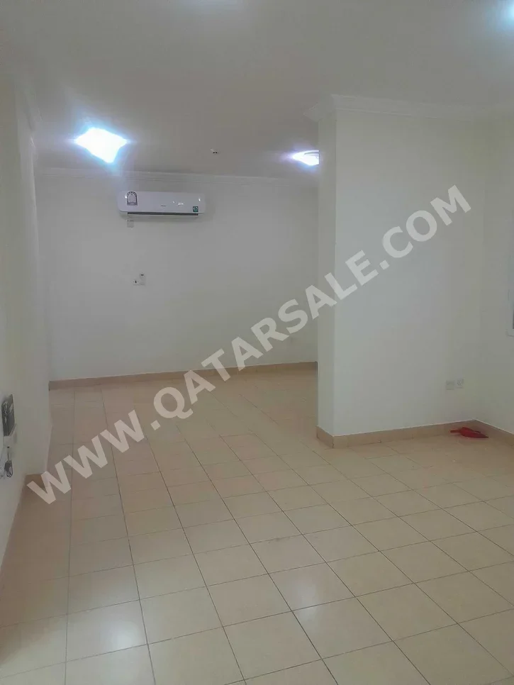 2 Bedrooms  Apartment  For Rent  in Doha -  Umm Ghuwailina  Not Furnished