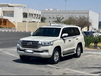 Toyota  Land Cruiser  VXR  2017  Automatic  266,000 Km  8 Cylinder  Four Wheel Drive (4WD)  SUV  White