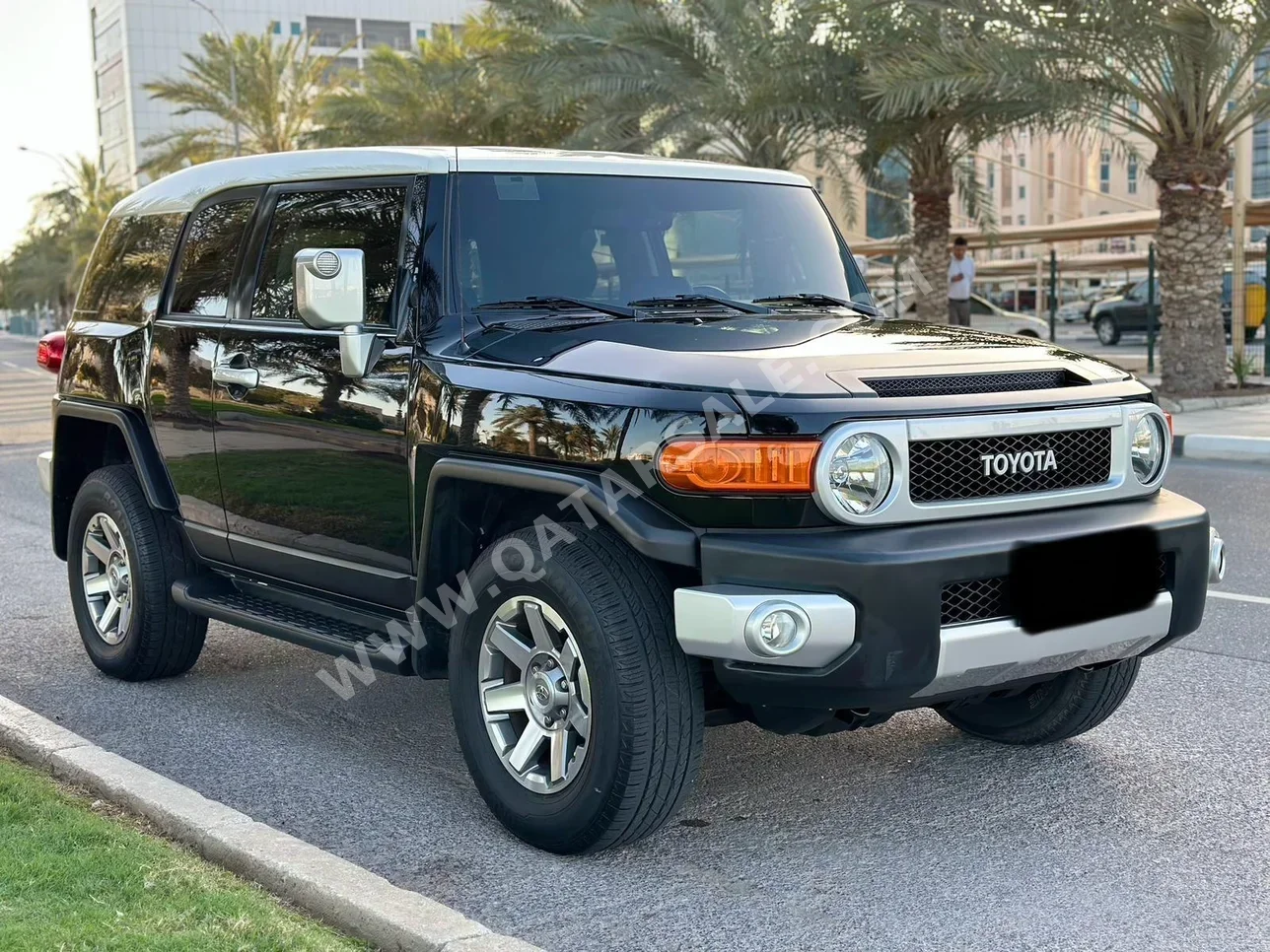 Toyota  FJ Cruiser  2015  Automatic  188,000 Km  6 Cylinder  Four Wheel Drive (4WD)  SUV  Black