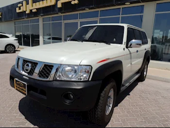 Nissan  Patrol  Safari  2022  Manual  47٬000 Km  6 Cylinder  Four Wheel Drive (4WD)  SUV  White  With Warranty