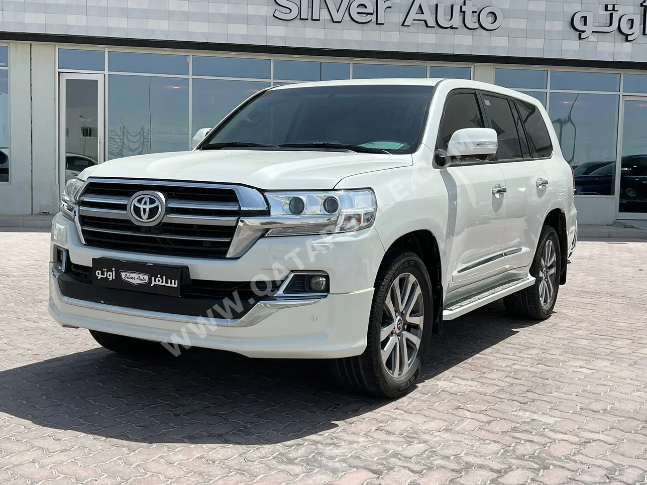 Toyota  Land Cruiser  GXR  2016  Automatic  76,000 Km  8 Cylinder  Four Wheel Drive (4WD)  SUV  White