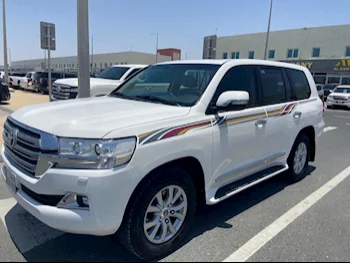 Toyota  Land Cruiser  GXR  2017  Automatic  204,000 Km  8 Cylinder  Four Wheel Drive (4WD)  SUV  White