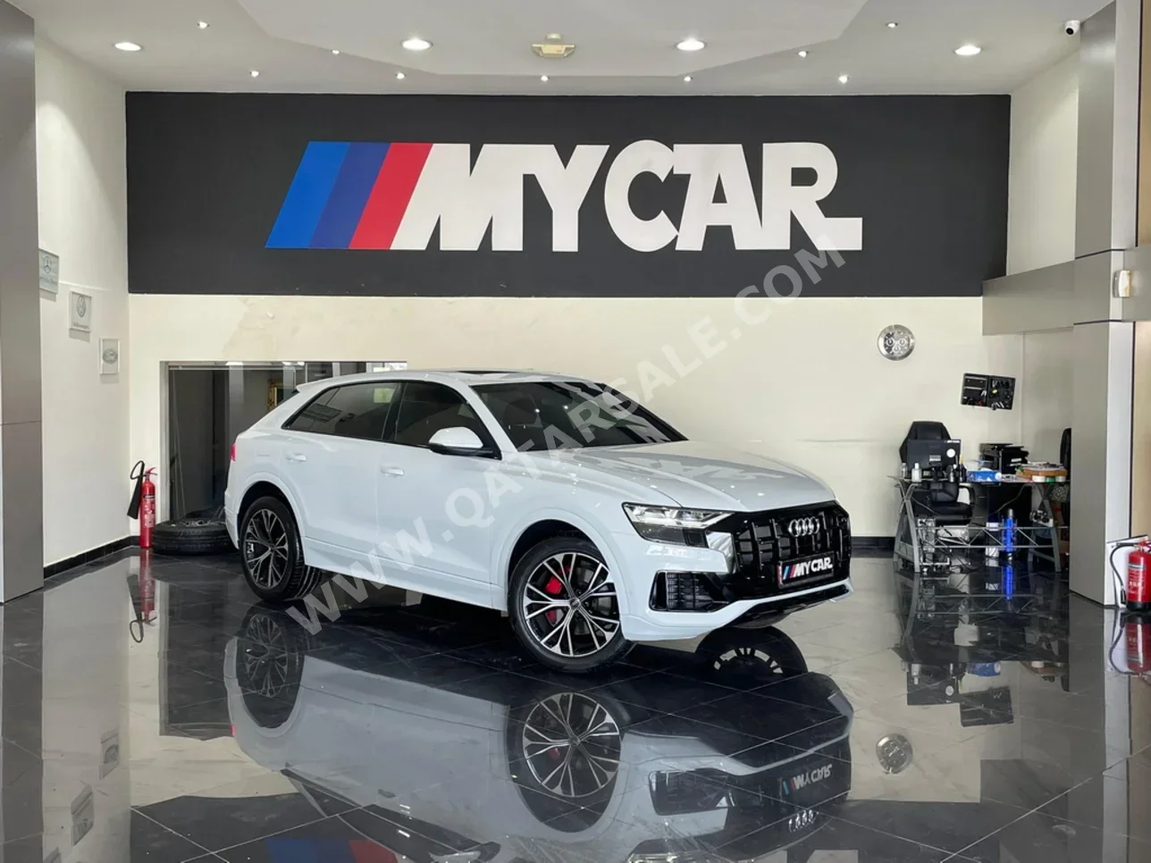 Audi  Q8  2023  Automatic  15٬000 Km  6 Cylinder  Four Wheel Drive (4WD)  SUV  White  With Warranty