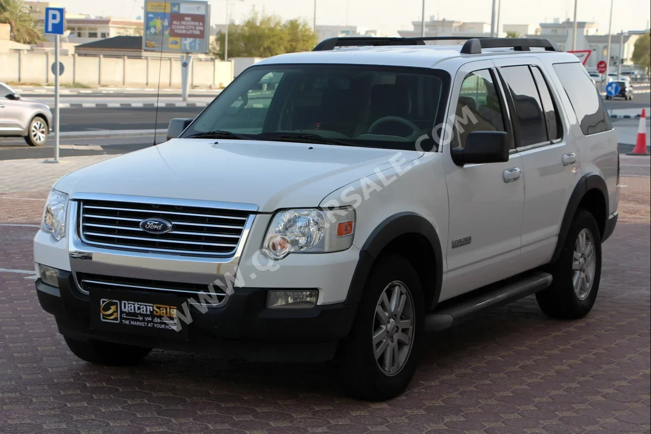 Ford  Explorer  2007  Automatic  74,000 Km  6 Cylinder  Four Wheel Drive (4WD)  SUV  White