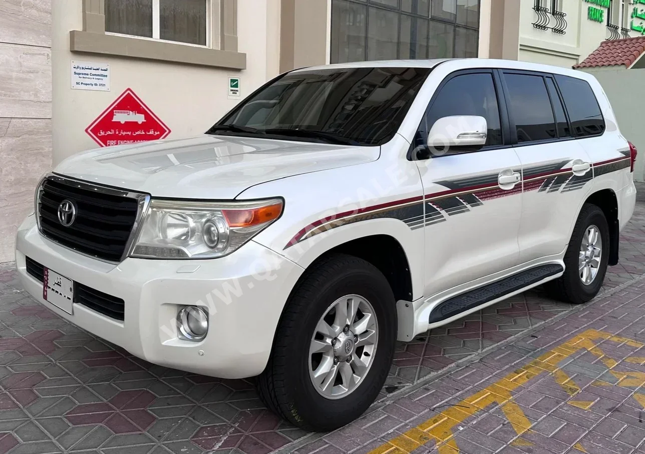 Toyota  Land Cruiser  GXR  2013  Automatic  206٬000 Km  6 Cylinder  Four Wheel Drive (4WD)  SUV  Pearl