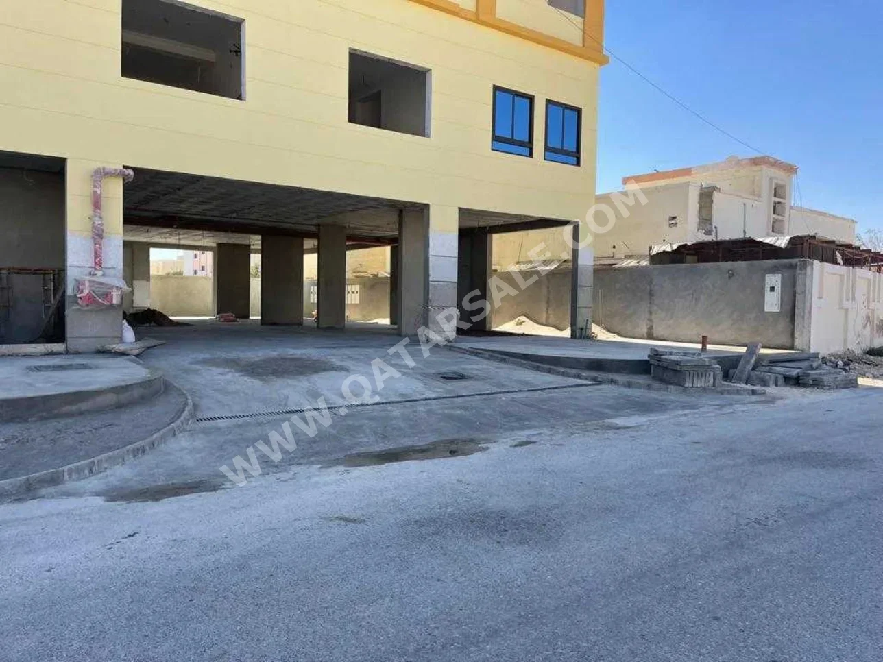 Buildings, Towers & Compounds - Family Residential  - Al Khor  - Al Khor  For Sale