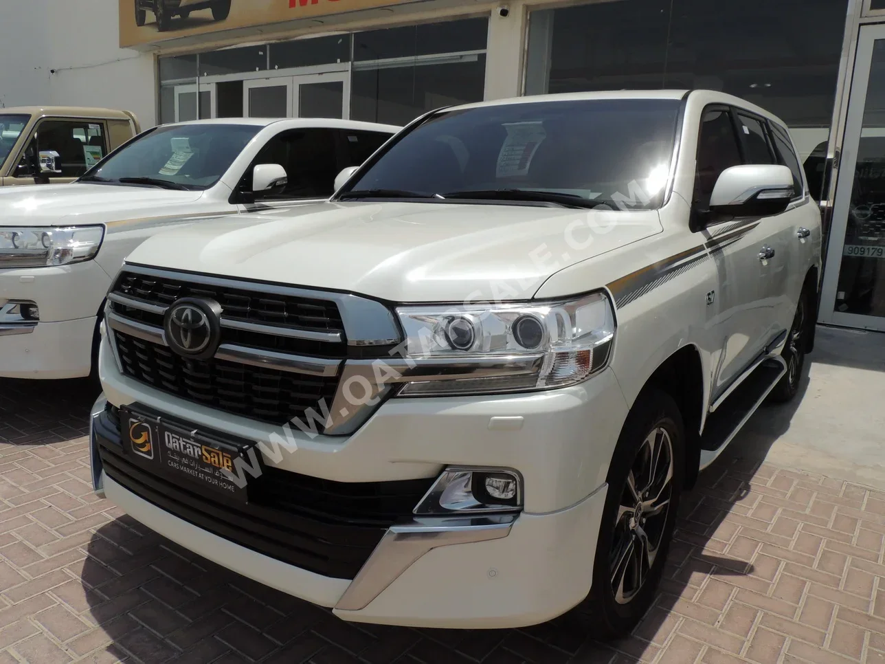  Toyota  Land Cruiser  VXR  2021  Automatic  75,000 Km  8 Cylinder  Four Wheel Drive (4WD)  SUV  White  With Warranty