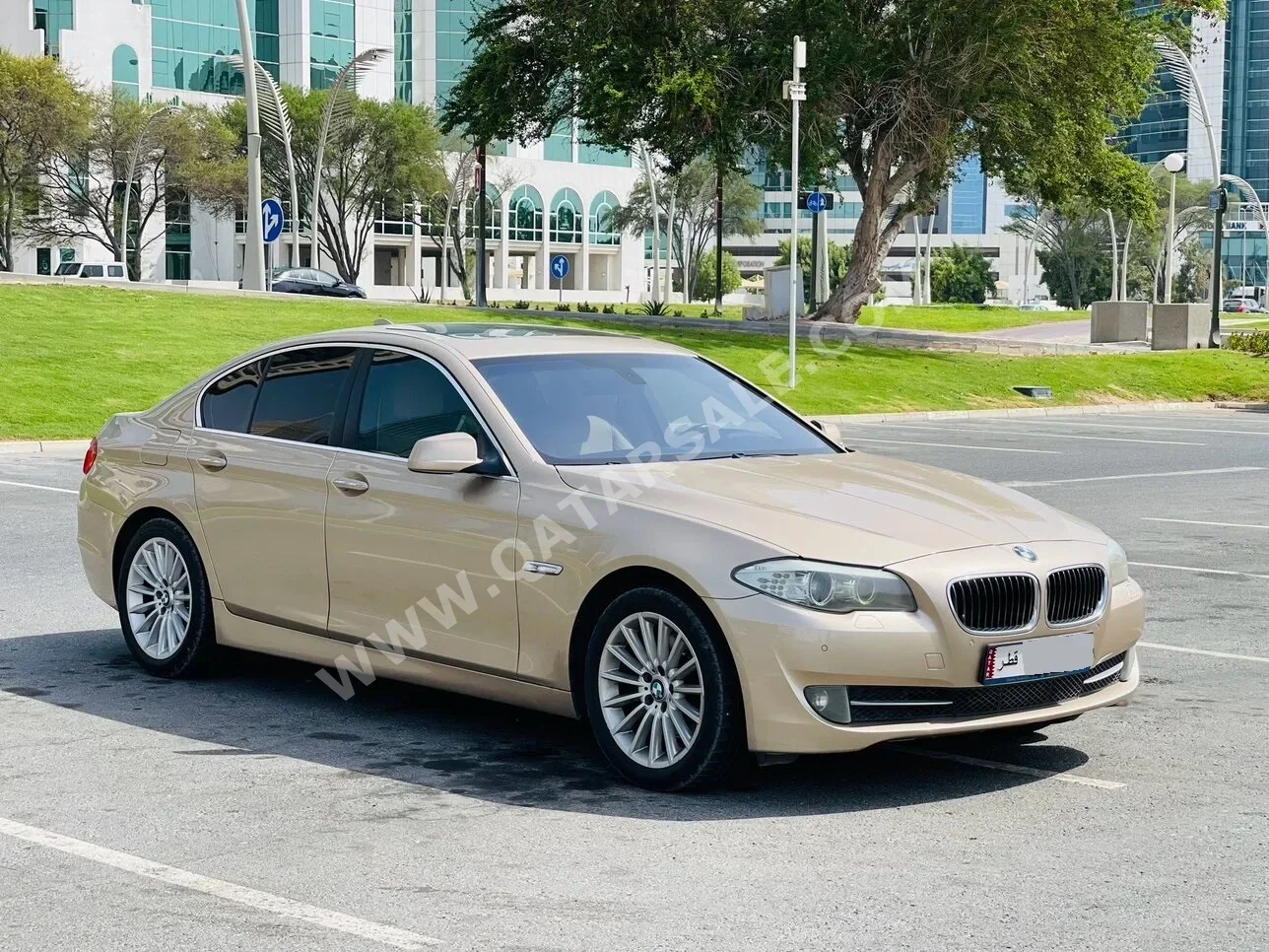 BMW  5-Series  528i  2011  Automatic  170,000 Km  6 Cylinder  Front Wheel Drive (FWD)  Sedan  Beige Metalic