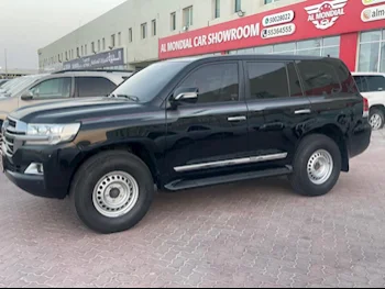 Toyota  Land Cruiser  GXR  2018  Automatic  221,000 Km  8 Cylinder  Four Wheel Drive (4WD)  SUV  Black