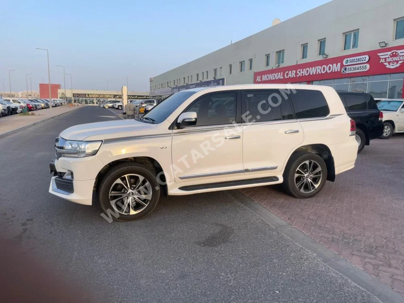 Toyota  Land Cruiser  VXR  2019  Automatic  223٬000 Km  8 Cylinder  Four Wheel Drive (4WD)  SUV  White