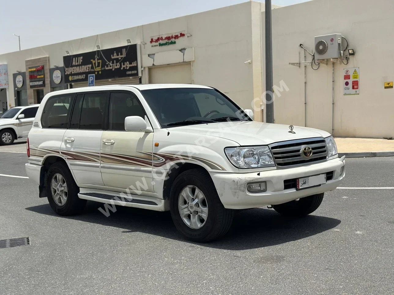 Toyota  Land Cruiser  GX  2006  Automatic  422,000 Km  6 Cylinder  Four Wheel Drive (4WD)  SUV  White