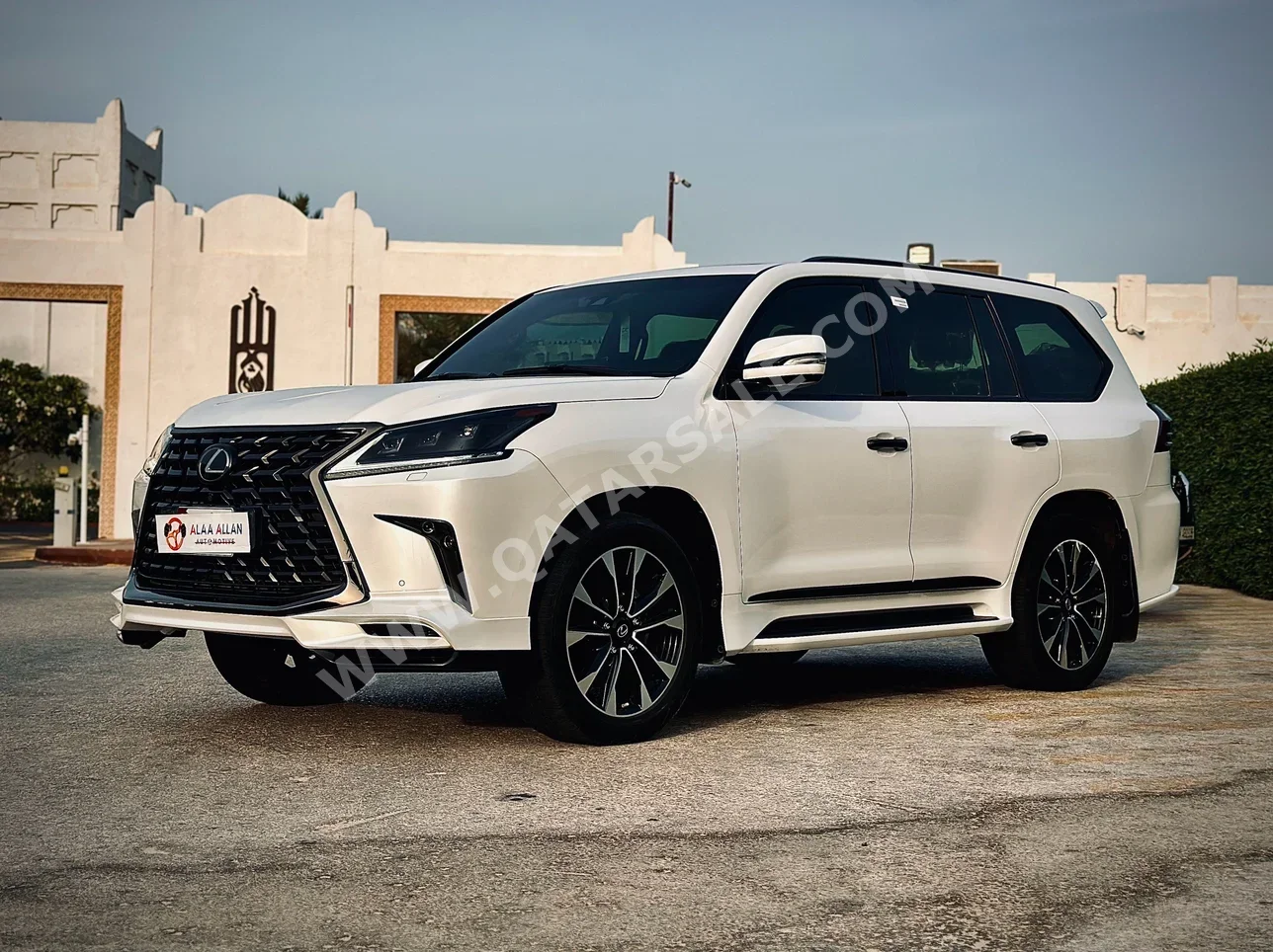 Lexus  LX  2021  Automatic  55,000 Km  8 Cylinder  Four Wheel Drive (4WD)  SUV  White