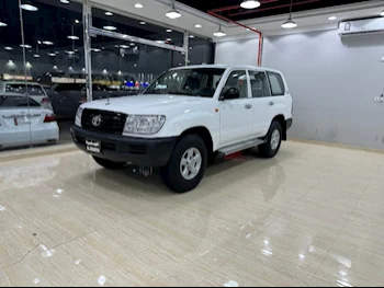 Toyota  Land Cruiser  G  2006  Manual  300,000 Km  6 Cylinder  Four Wheel Drive (4WD)  SUV  White