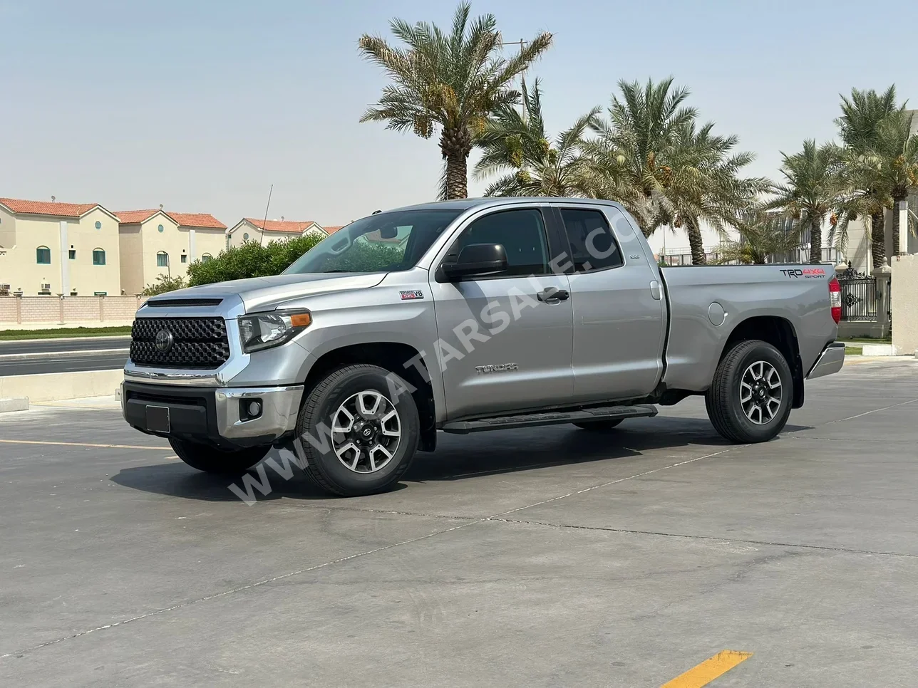 Toyota  Tundra  SR5  2018  Automatic  145,000 Km  8 Cylinder  All Wheel Drive (AWD)  Pick Up  Silver