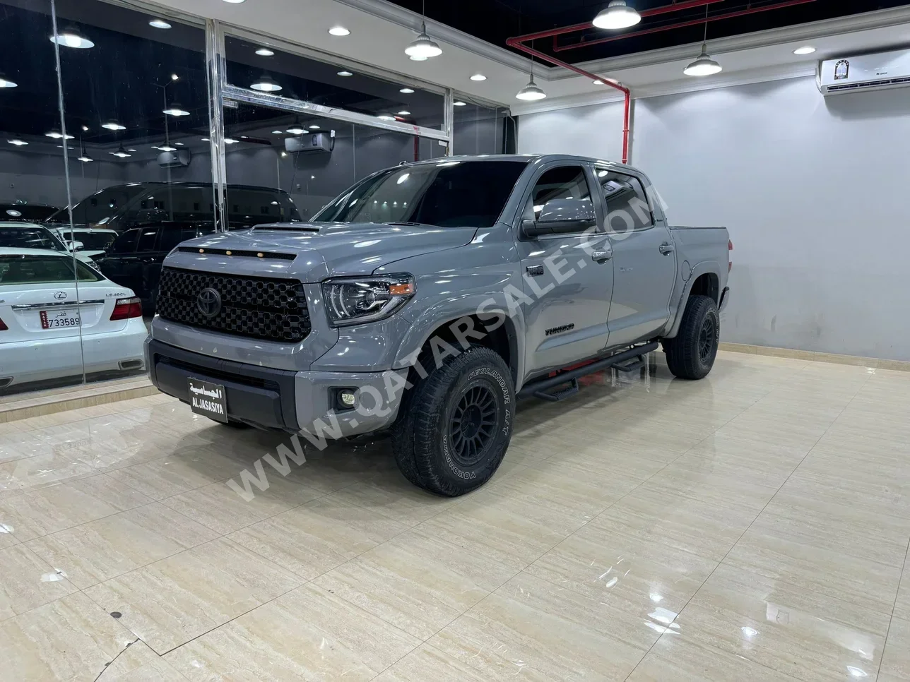 Toyota  Tundra  Platinum  2017  Automatic  169,000 Km  8 Cylinder  Four Wheel Drive (4WD)  Pick Up  Gray