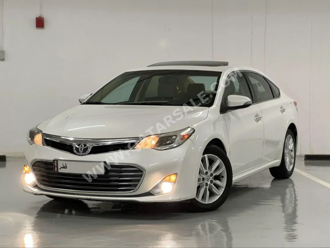 Toyota  Avalon  XLE  2014  Automatic  112,000 Km  6 Cylinder  Front Wheel Drive (FWD)  Sedan  White