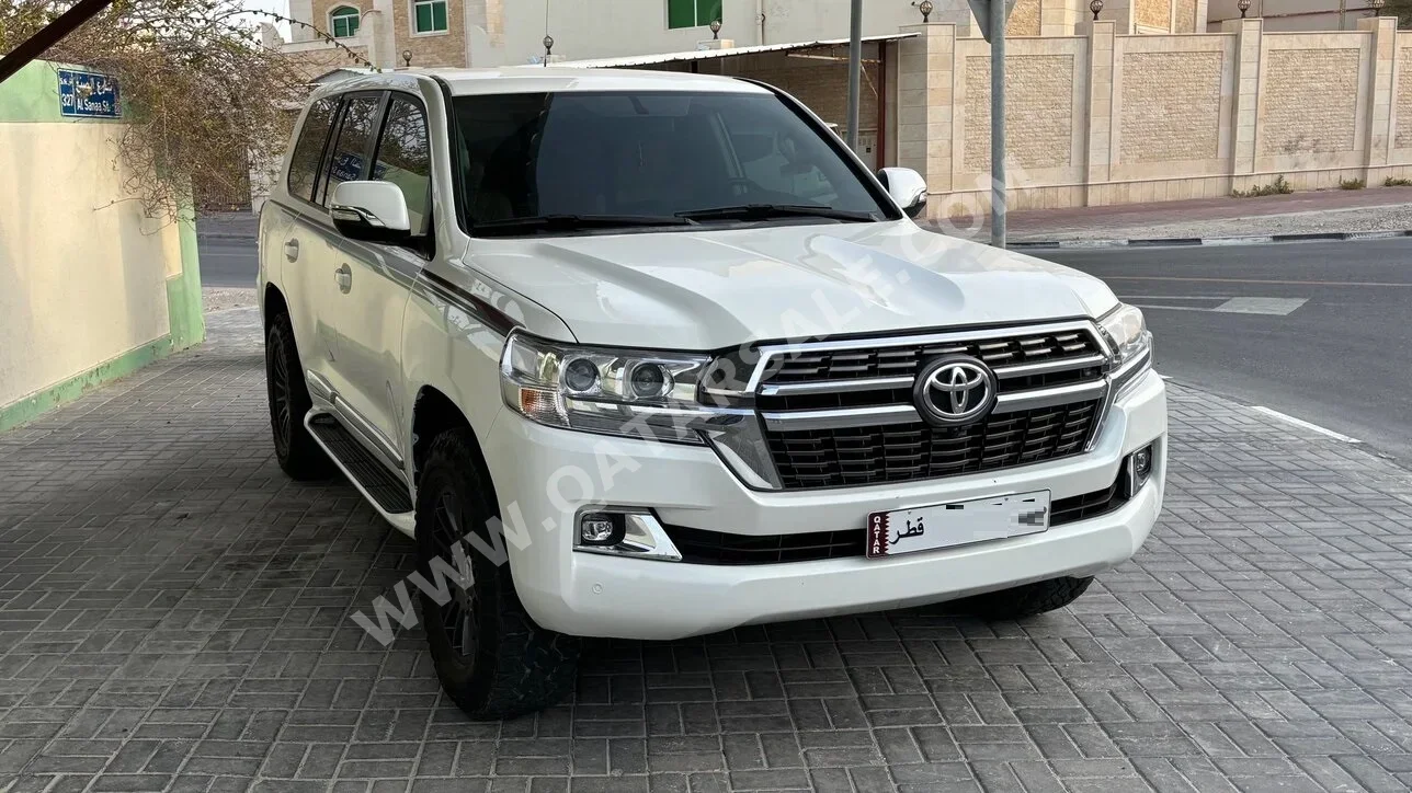 Toyota  Land Cruiser  G  2008  Manual  447,000 Km  6 Cylinder  Four Wheel Drive (4WD)  SUV  White