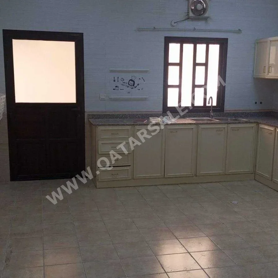 Family Residential  - Not Furnished  - Al Daayen  - Al Sakhama  - 5 Bedrooms