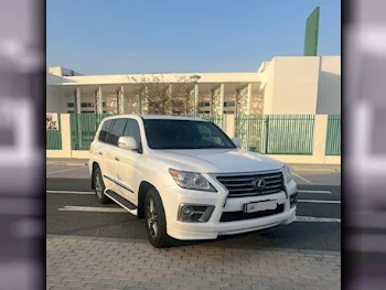 Lexus  LX  570 S  2015  Automatic  193,000 Km  8 Cylinder  Four Wheel Drive (4WD)  SUV  White