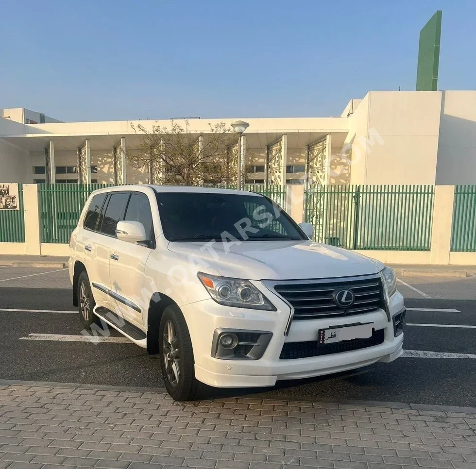 Lexus  LX  570 S  2015  Automatic  193,000 Km  8 Cylinder  Four Wheel Drive (4WD)  SUV  White