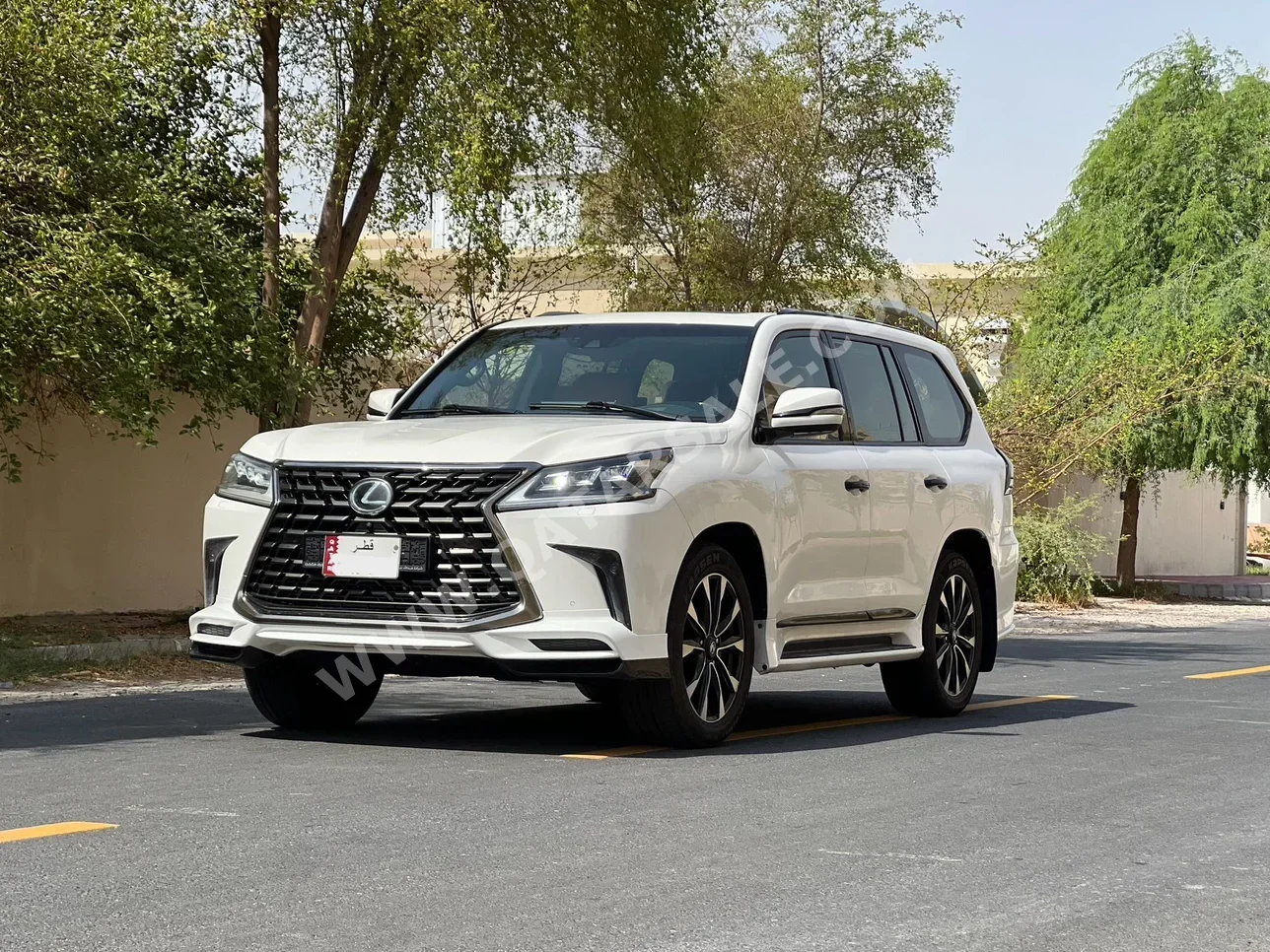 Lexus  LX  570 S  2016  Automatic  248,000 Km  8 Cylinder  Four Wheel Drive (4WD)  SUV  White