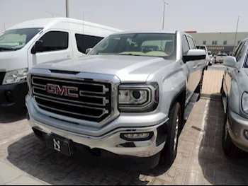 GMC  Sierra  SLE  2017  Automatic  148,000 Km  8 Cylinder  Four Wheel Drive (4WD)  Pick Up  Silver