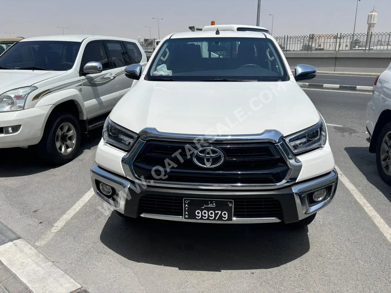 Toyota  Hilux  SR5  2024  Automatic  26,000 Km  4 Cylinder  Four Wheel Drive (4WD)  Pick Up  White  With Warranty