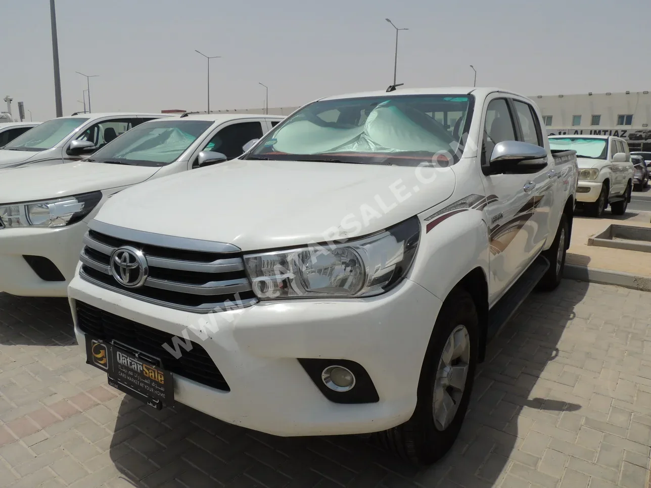 Toyota  Hilux  SR5  2017  Manual  191,000 Km  4 Cylinder  Four Wheel Drive (4WD)  Pick Up  White