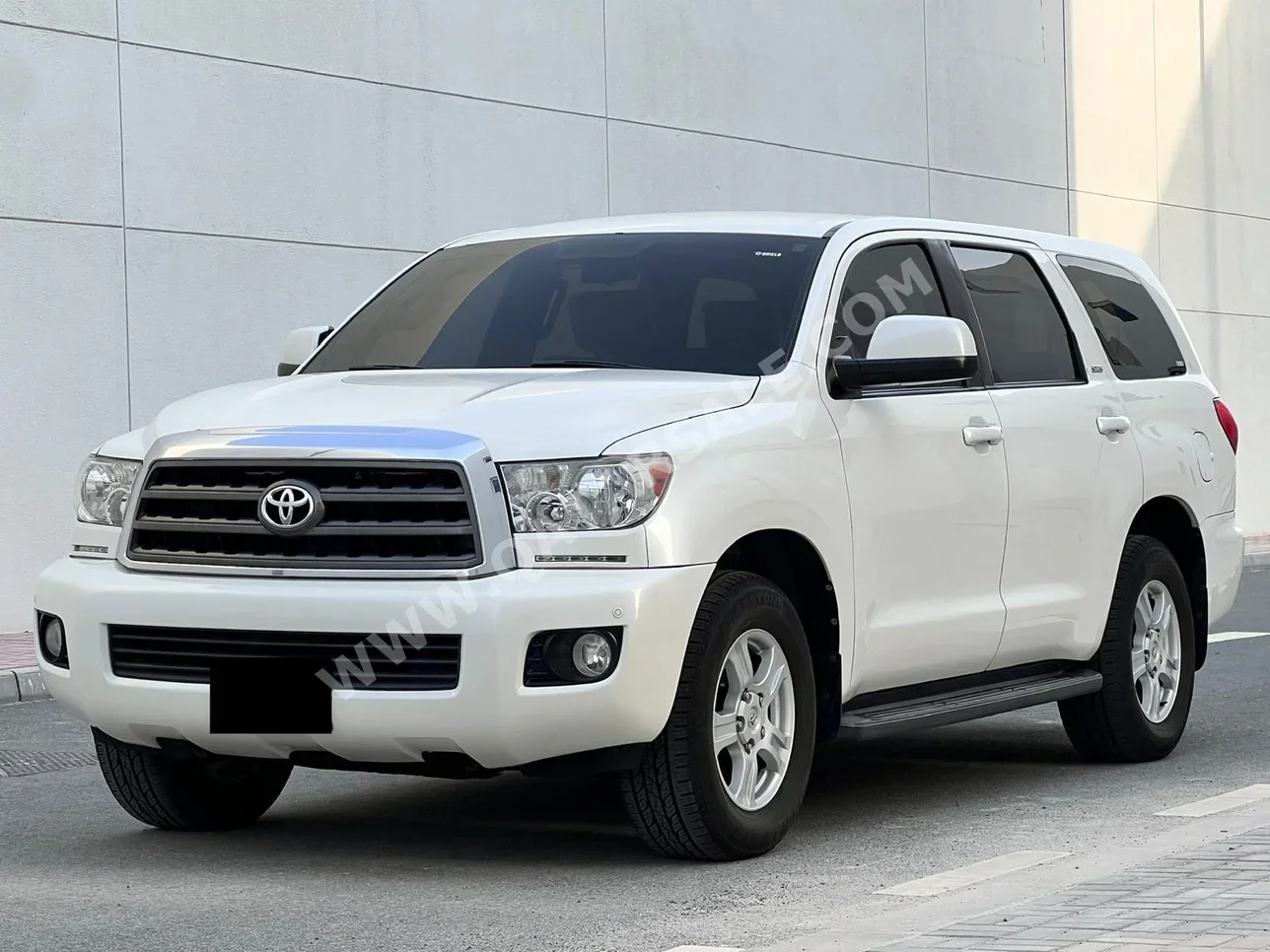 Toyota  Sequoia  2014  Automatic  185,000 Km  8 Cylinder  Four Wheel Drive (4WD)  SUV  White