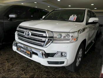 Toyota  Land Cruiser  GXR  2017  Automatic  154,000 Km  8 Cylinder  Four Wheel Drive (4WD)  SUV  White