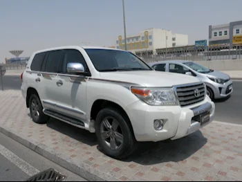 Toyota  Land Cruiser  GXR  2015  Automatic  299,000 Km  8 Cylinder  Four Wheel Drive (4WD)  SUV  Pearl
