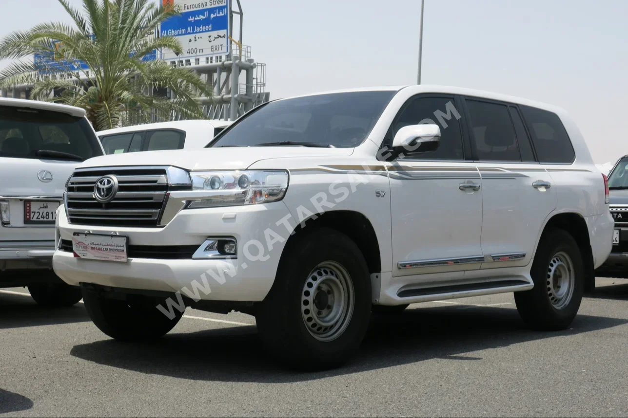 Toyota  Land Cruiser  VXR  2018  Automatic  169٬000 Km  8 Cylinder  Four Wheel Drive (4WD)  SUV  White