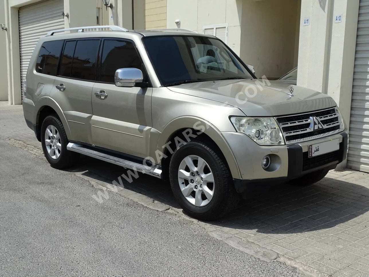 Mitsubishi  Pajero  2009  Automatic  237,000 Km  6 Cylinder  Four Wheel Drive (4WD)  SUV  Gold