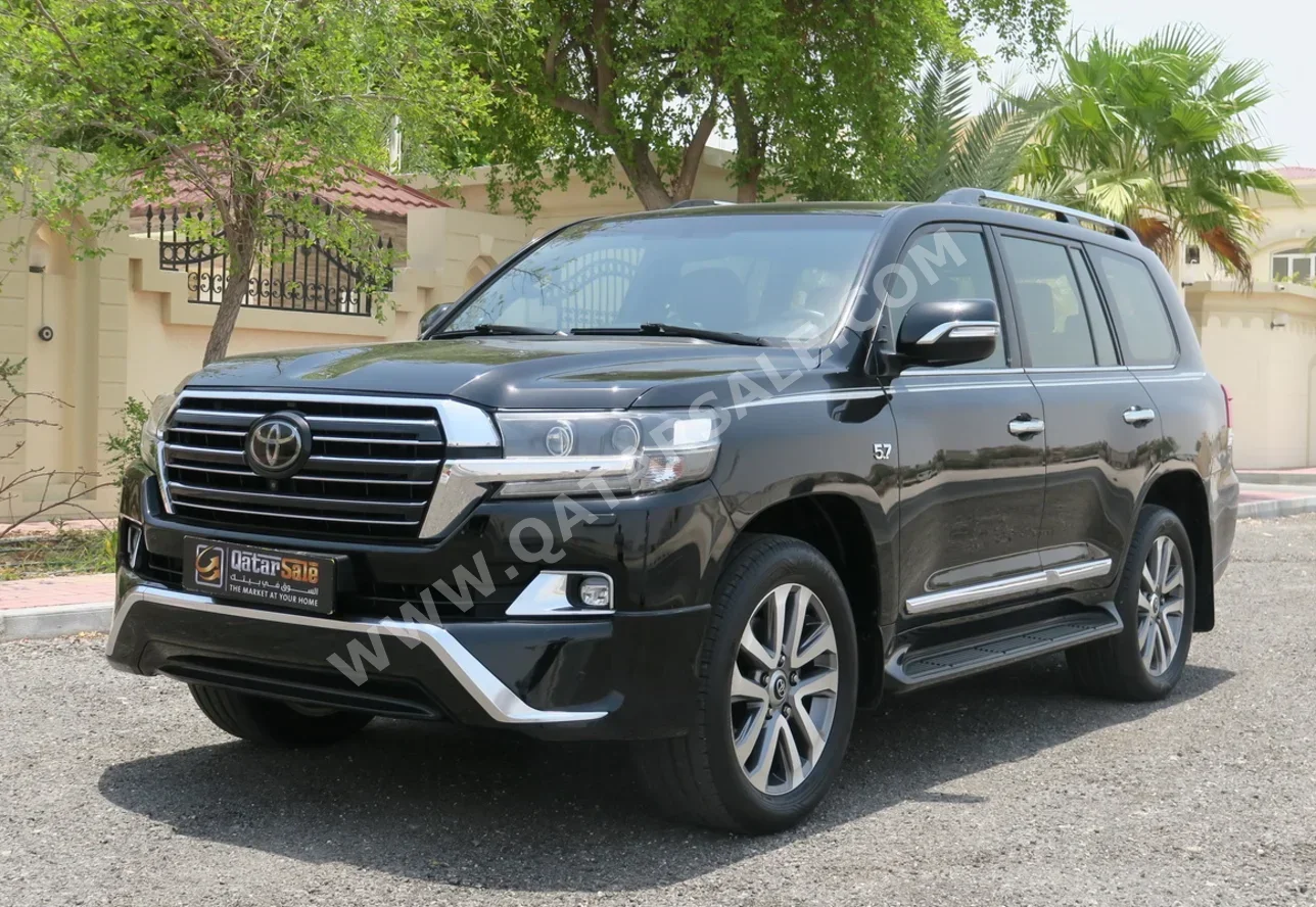 Toyota  Land Cruiser  VXR  2018  Automatic  214,000 Km  8 Cylinder  Four Wheel Drive (4WD)  SUV  Black