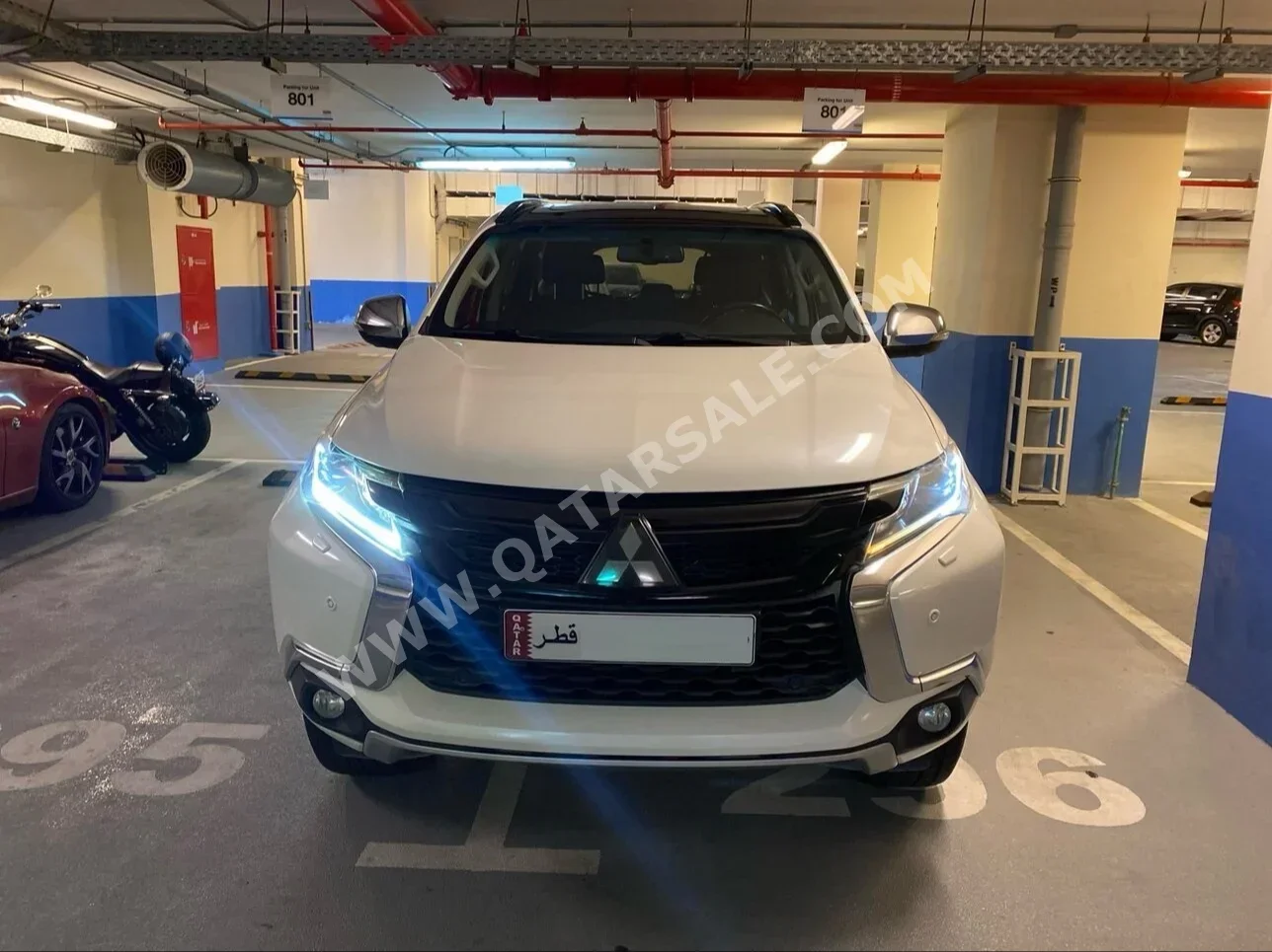 Mitsubishi  Pajero  Montero Sport  2019  Automatic  112,000 Km  6 Cylinder  Four Wheel Drive (4WD)  SUV  White and Black