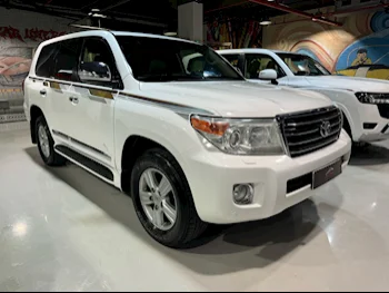 Toyota  Land Cruiser  GXR  2014  Automatic  297,000 Km  8 Cylinder  Four Wheel Drive (4WD)  SUV  White