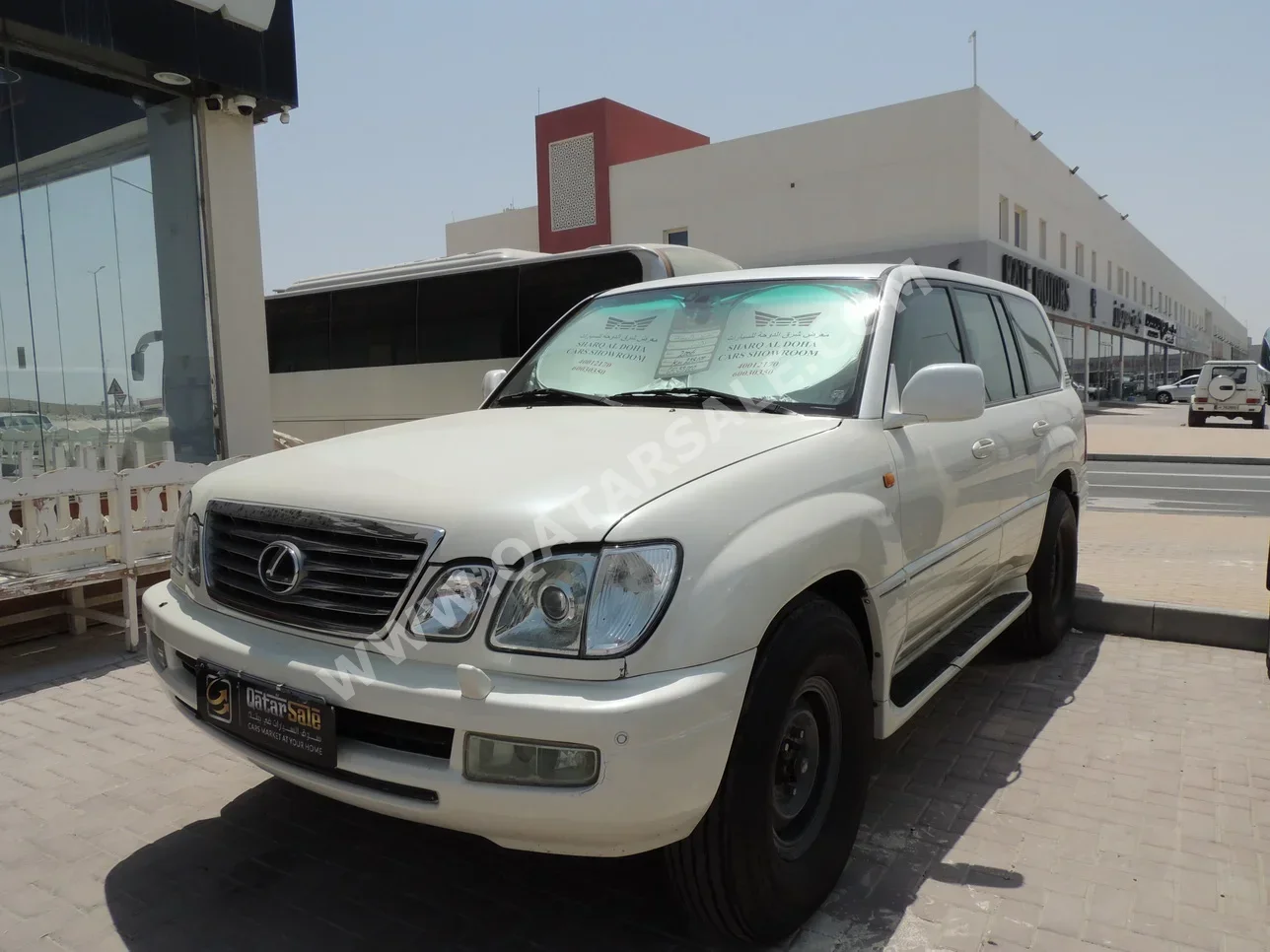 Lexus  LX  470  2006  Automatic  298,000 Km  8 Cylinder  Four Wheel Drive (4WD)  SUV  White