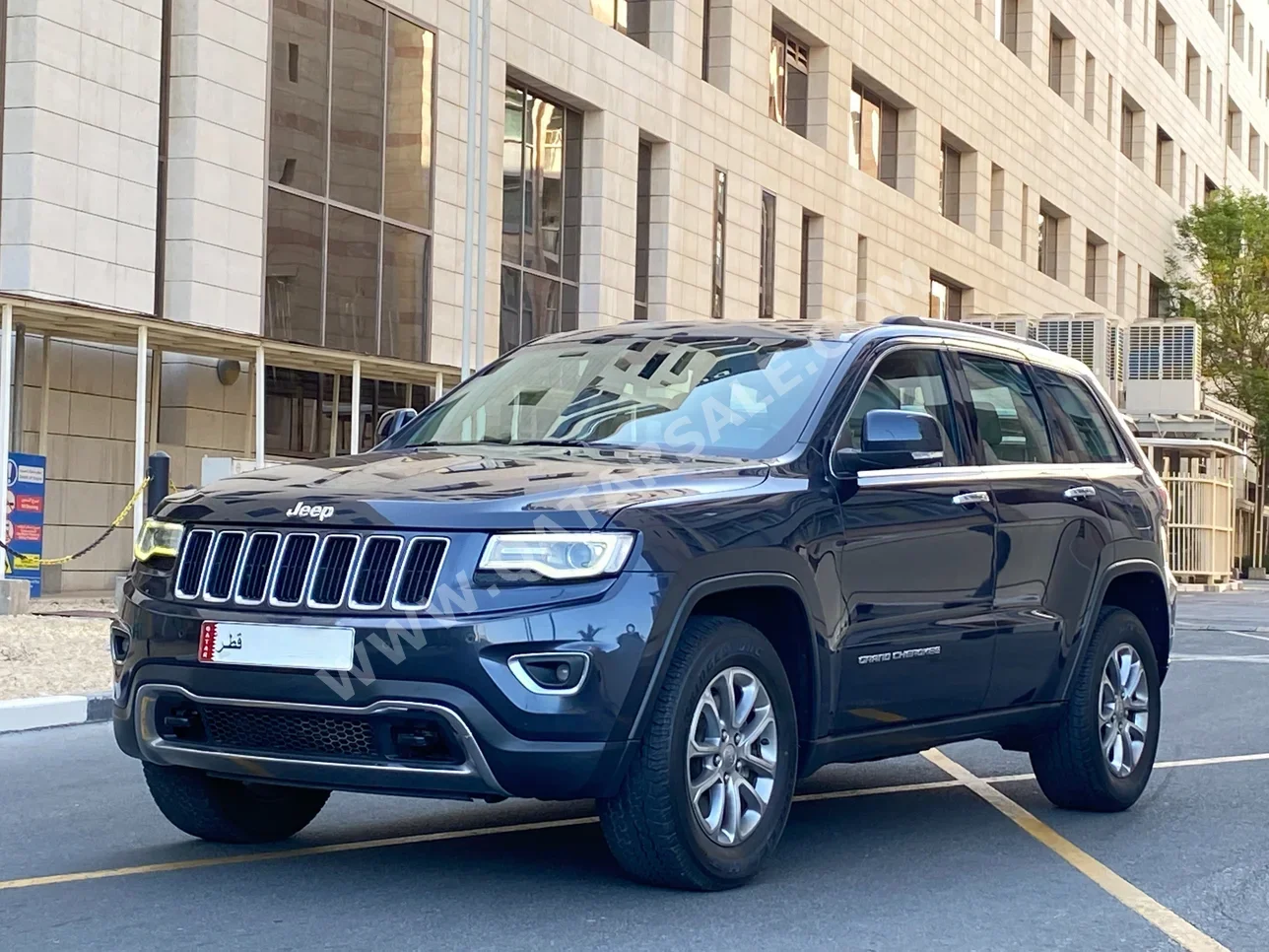 Jeep  Grand Cherokee  Limited  2015  Automatic  122,000 Km  6 Cylinder  Four Wheel Drive (4WD)  SUV  Gray