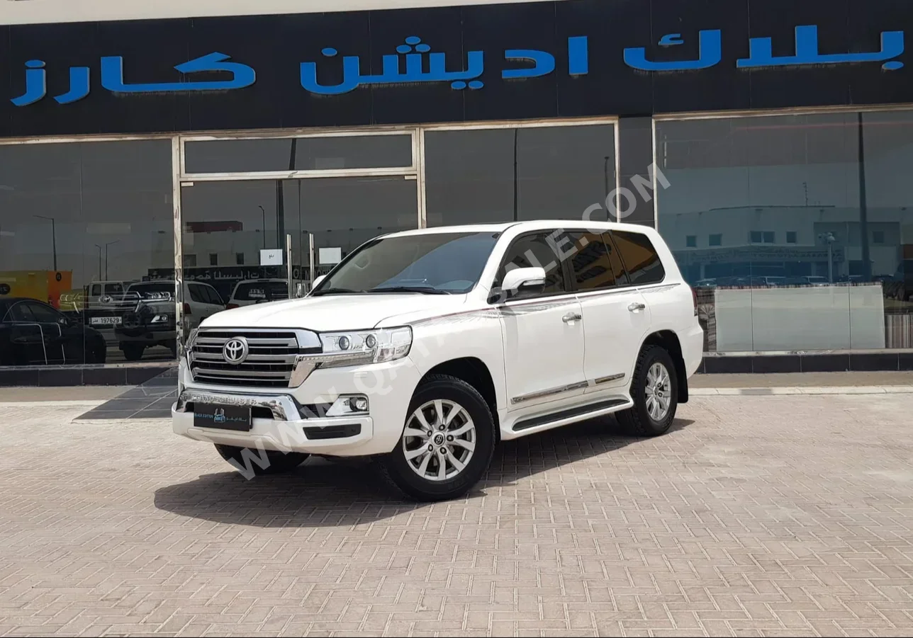 Toyota  Land Cruiser  GXR  2019  Automatic  130٬000 Km  8 Cylinder  Four Wheel Drive (4WD)  SUV  White