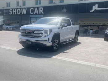 GMC  Sierra  SLT  2023  Automatic  13,000 Km  8 Cylinder  Four Wheel Drive (4WD)  Pick Up  White  With Warranty