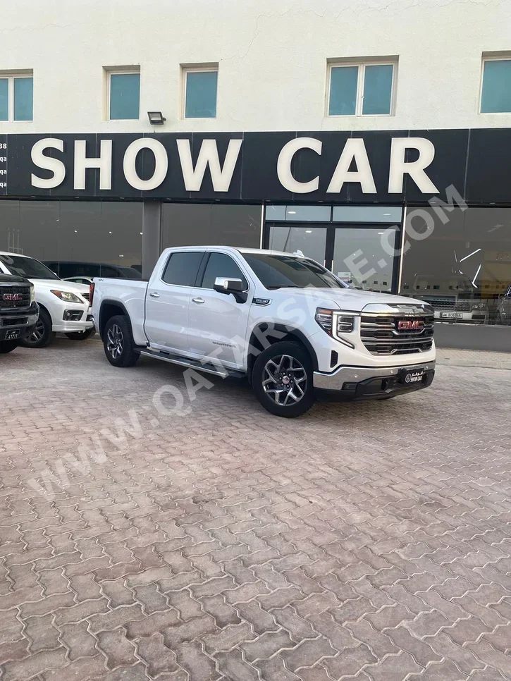 GMC  Sierra  SLT  2023  Automatic  13,000 Km  8 Cylinder  Four Wheel Drive (4WD)  Pick Up  White  With Warranty