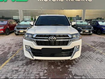 Toyota  Land Cruiser  GXR- Grand Touring  2021  Automatic  106٬000 Km  8 Cylinder  Four Wheel Drive (4WD)  SUV  White