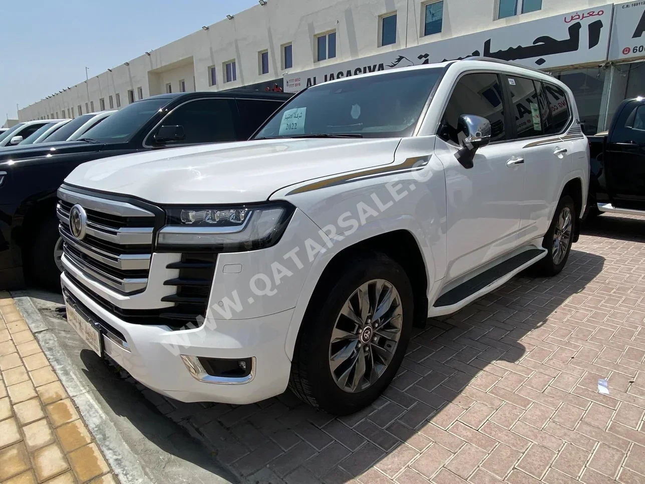 Toyota  Land Cruiser  VXR Twin Turbo  2022  Automatic  65,000 Km  6 Cylinder  Four Wheel Drive (4WD)  SUV  White  With Warranty