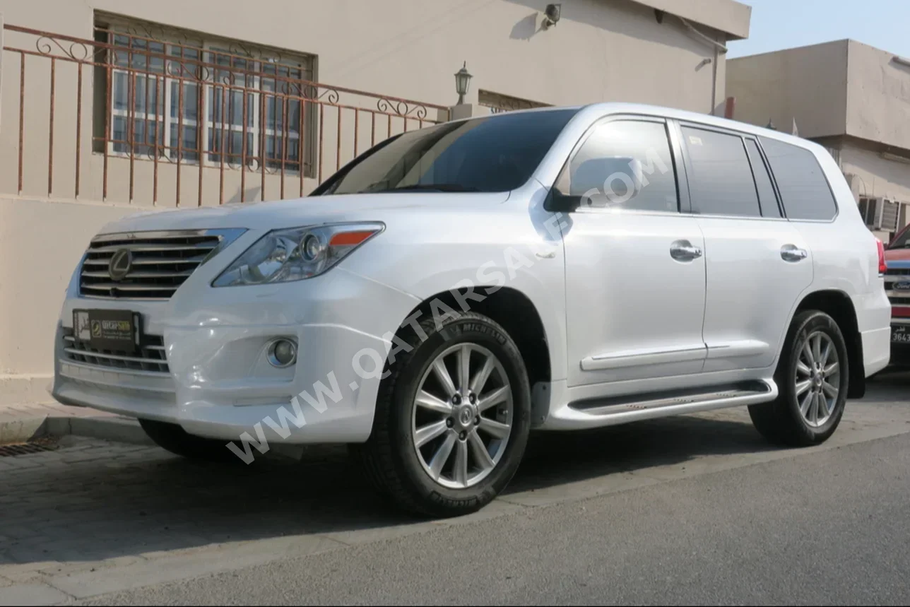 Lexus  LX  570  2011  Automatic  265,000 Km  8 Cylinder  Four Wheel Drive (4WD)  SUV  White
