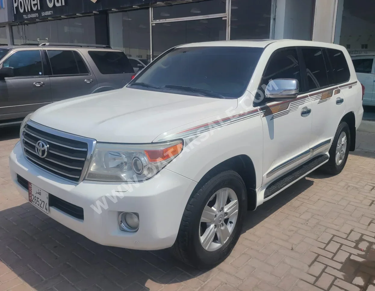 Toyota  Land Cruiser  GXR  2014  Automatic  385,000 Km  8 Cylinder  Four Wheel Drive (4WD)  SUV  White