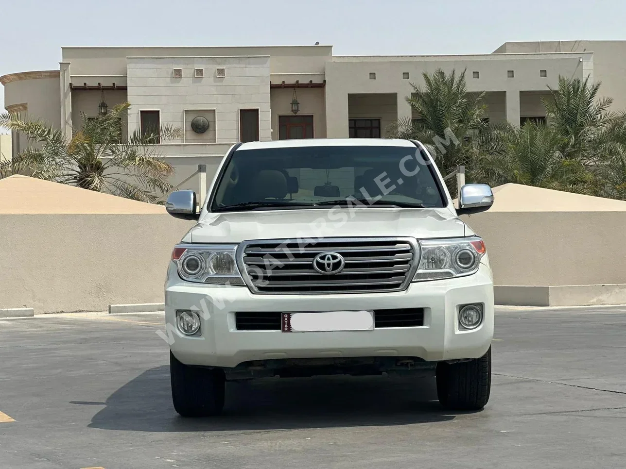 Toyota  Land Cruiser  GXR  2013  Automatic  279,000 Km  8 Cylinder  Four Wheel Drive (4WD)  SUV  White