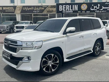 Toyota  Land Cruiser  VXR  2017  Automatic  208,000 Km  8 Cylinder  Four Wheel Drive (4WD)  SUV  White