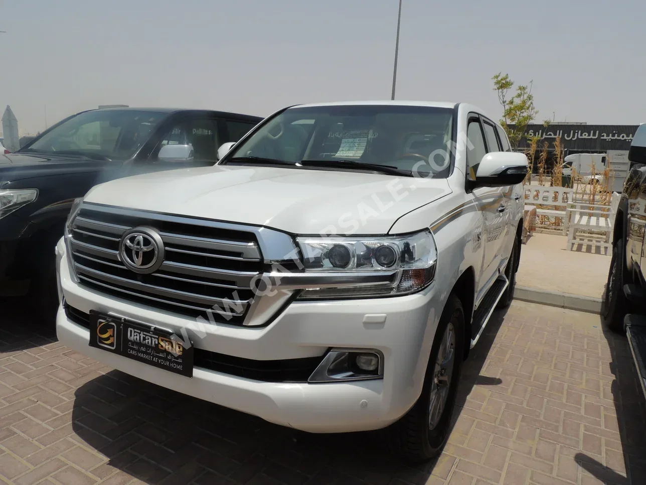 Toyota  Land Cruiser  VXR  2016  Automatic  345,000 Km  8 Cylinder  Four Wheel Drive (4WD)  SUV  White