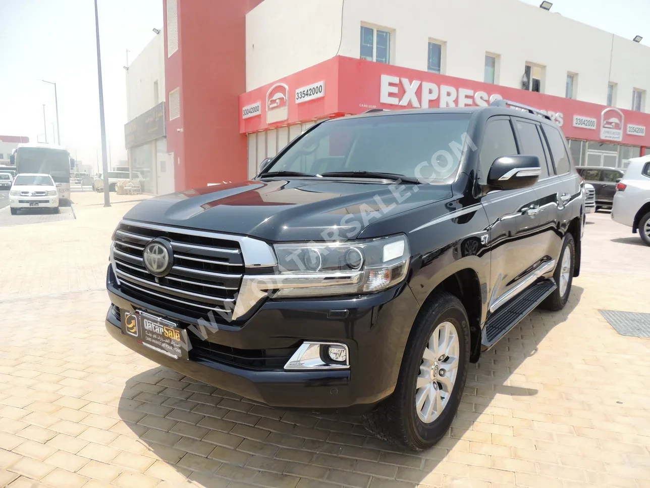 Toyota  Land Cruiser  VXR  2017  Automatic  200,000 Km  8 Cylinder  Four Wheel Drive (4WD)  SUV  Black