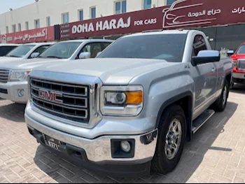 GMC  Sierra  SLE  2014  Automatic  205,000 Km  8 Cylinder  Four Wheel Drive (4WD)  Pick Up  Silver